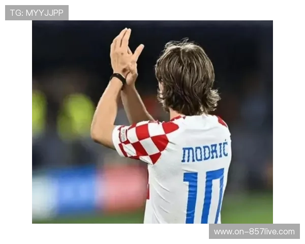 终场哨响,克罗地亚老将莫德里奇跪地掩面,米兰平局痛失关键积分