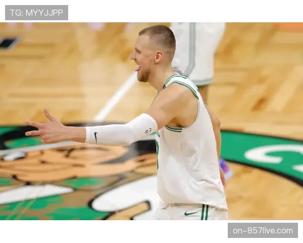 观点：过度依赖三分导致攻守失衡，独行侠客场溃败的战术警示